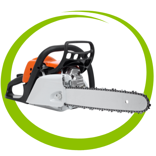 Tronçonneuse professionnelle Pezet Motoculture à Laboutarié sur fond vert stylisé,