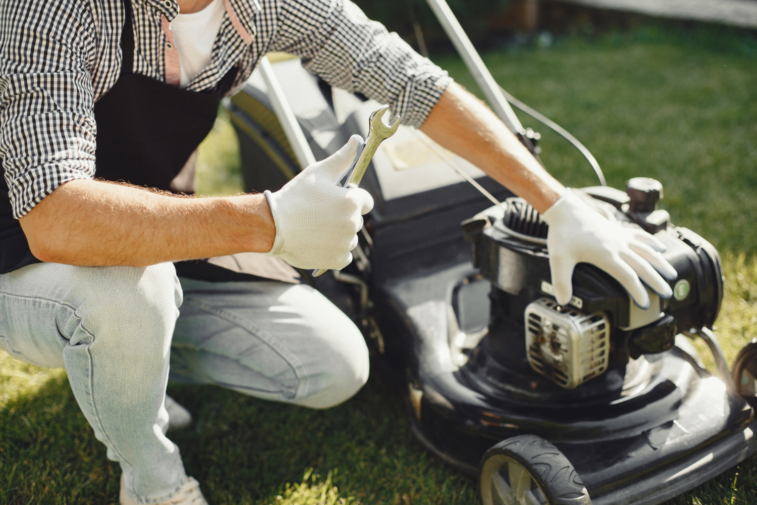 Réparation de tondeuse à gazon par Pezet Motoculture, entretien jardin à Laboutarié,